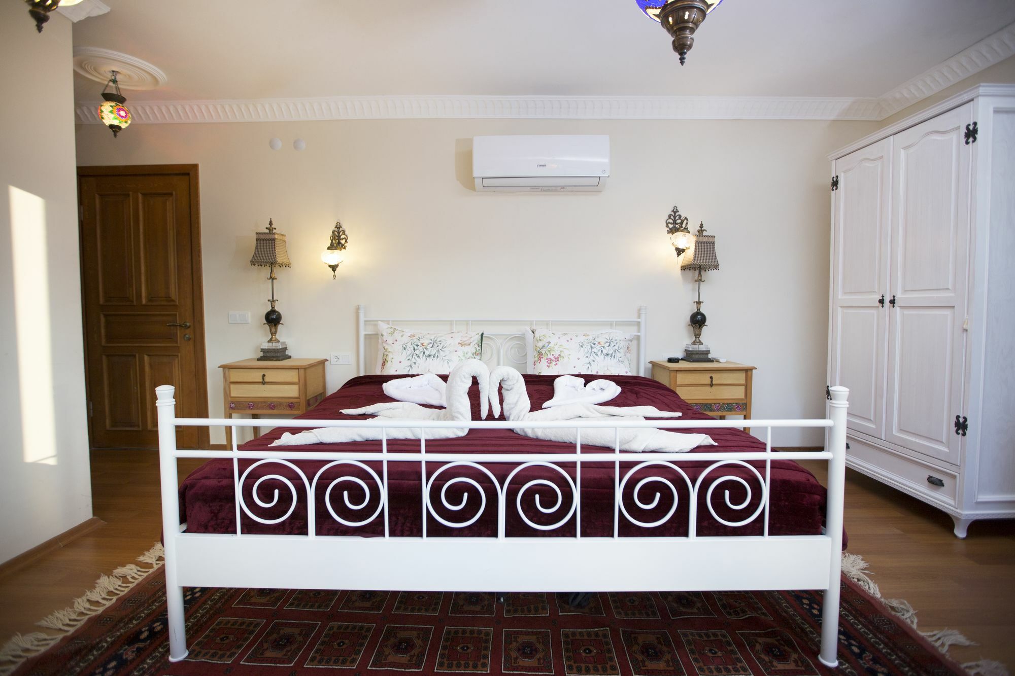 Can Efes Hotel Селчук Екстериор снимка